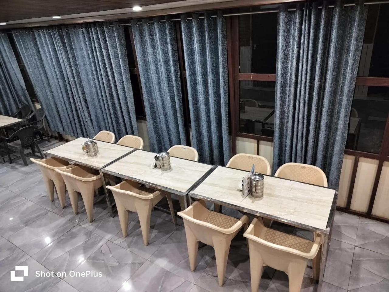 Silver Dew Resorts And Restaurant Dhanaulti Exterior foto